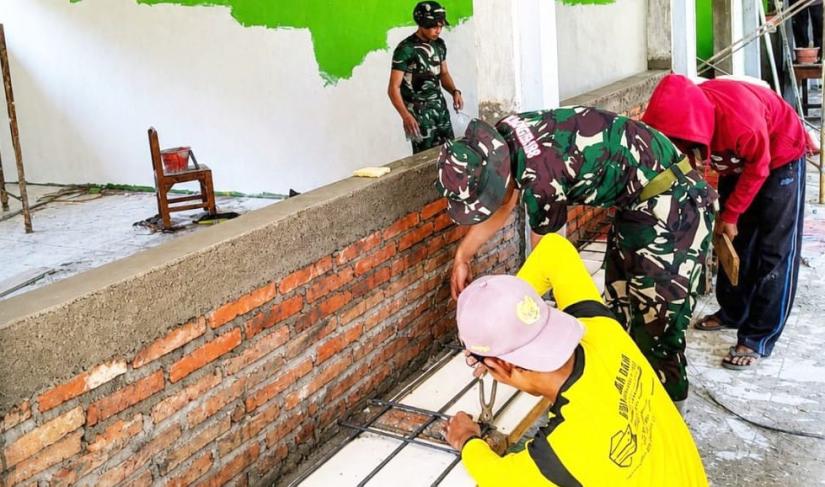 Perbaikan fasilitas sekolah tersebut menjadi salah satu sasaran fisik TMMD 2026 sebagai bentuk kepedulian TNI bersama Pemerintah Kabupaten Bojonegoro dalam menciptakan lingkungan belajar yang aman, nyaman, dan layak bagi para siswa.