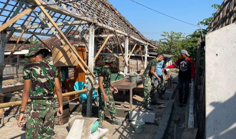 Komandan SST-1 Satgas TMMD ke-129 Kodim 0813 Bojonegoro, Letda Inf Adi Yuniarto, menjelaskan bahwa pembangunan RTLH merupakan salah satu bentuk kepedulian TNI dalam meningkatkan kualitas hidup masyarakat.
