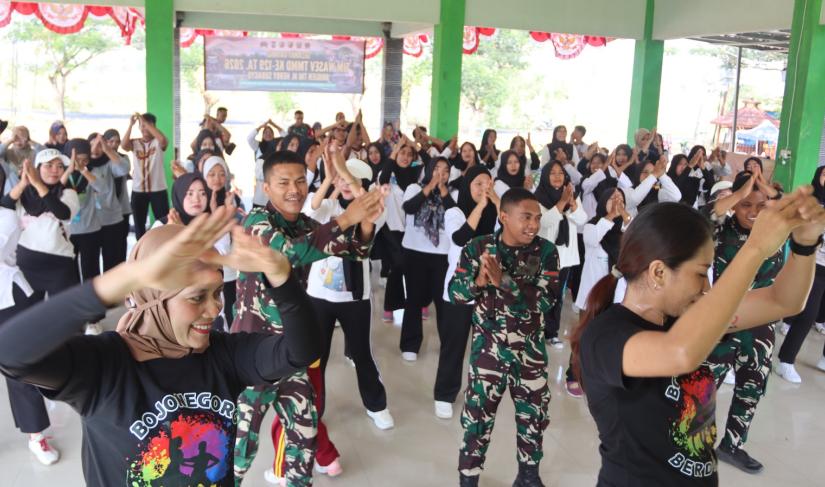  Salah satunya ialah sosialisasi Senam Line Dance yang digelar di Balai Desa Kesongo, Kecamatan Kedungadem, Kabupaten Bojonegoro, Senin (3/8/2026).