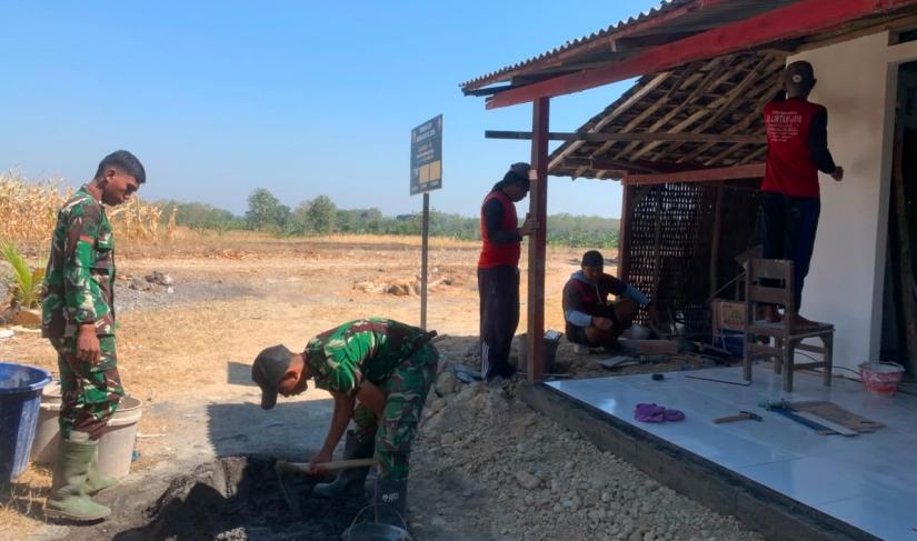 Salah satu rumah yang kini memasuki tahap akhir pengerjaan adalah milik Wagini (72), warga Dusun Krisik RT 010 RW 004, Desa Kesongo, Kecamatan Kedungadem, Senin (27/7/2026).