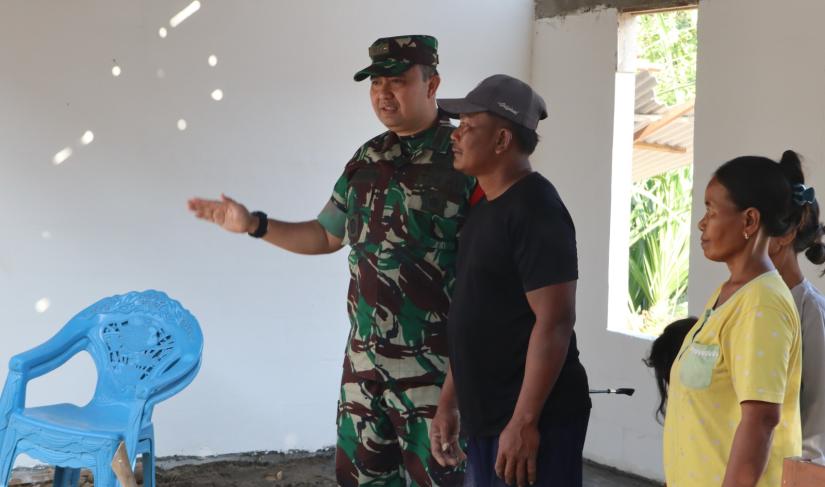  Letkol Inf Dedy Dwi Wijayanto, meninjau langsung progres rehabilitasi Rumah Tinggal Layak Huni (RTLH) milik Bapak Ladi di Dusun Krebet, Desa Kesongo, Kecamatan Kedungadem, Kabupaten Bojonegoro, Rabu (22/7/2026).