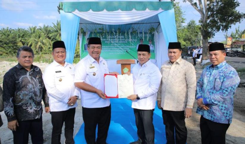 Pemerintah Kabupaten Asahan secara resmi menyerahkan sertifikat tanah hibah seluas 94.030 meter persegi untuk pembangunan Madrasah Aliyah Negeri (MAN) Insan Cendekia Kabupaten Asahan(14/01/2026).