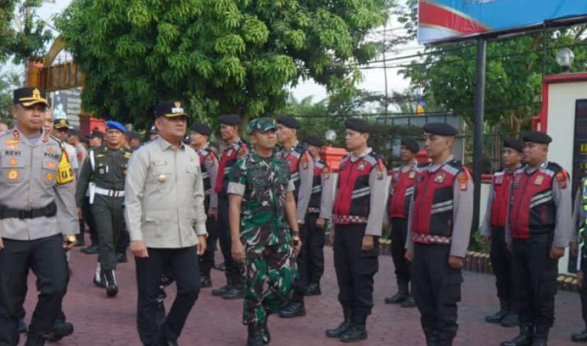 Kapolres Asahan AKBP Revi memimpin apel gelar pasukan dalam rangka pengamanan Hari Raya Idul Fitri 1447 Hijriah melalui Operasi Ketupat Toba 2026.