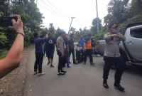Pelaku pungutan liar di jalan lintas barat (Jalinbar) di wilayah Kabupaten Bengkulu Utara, diamankan oleh Sat Reskrim Polres Bengkulu Utara, di backup personel Polsek Batik Nau, Selasa (28/08) siang pukul 14.00 WIB.