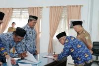Penandatanganan Perjanjian Kinerja Pejabat Eselon 3 dan 4 (Sub Koordinator/ Pejabat Hasil Penyetaraan) di lingkup Diskominfotik Provinsi Bengkulu, Senin (20/02).