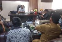 Pemerintahan Desa Urai Kecamatan Ketahun Kabupaten Bengkulu Utara bersama perwakilan warga, Senin (19/6) kembali menyambangi DPRD Provinsi Bengkulu. Kedatangan tersebut bertujuan untuk meminta kejelasan terkait keberadaan lahan yang disebut-sebut milik PT. Perkebunan Nusantara (PTPN) VII