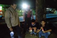 Personel piket Funsi mendapati adanya dua remaja yang sedang mengkonsumsi minuman keras.