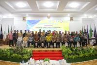 Foto Bersama Gubernur Rohidin saat Ramah Tamah bersama Asesor Visitasi Lapangan akreditasi Fakultas Kedokteran dan Ilmu Kesehatan Universitas Bengkulu, Rabu (17/5/2023).