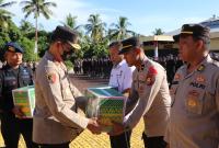 Kapolda Bengkulu Irjen Pol Drs. Armed Wijaya, M.H., hari ini secara resmi membagikan THR dari Kapolri Jenderal Pol Listyo Sigit Prabowo kepada seluruh personi Polda Bengkulu, (18/4).