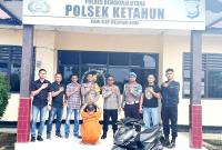 Pria berinisial NA (21) warga Kecamatan Ketahun Kabupaten Bengkulu Utara lantaran terlibat aksi pencurian dengan pemberatan (Curat) dengan mengambil 1 unit sepeda motor milik korban Harga Hasiando (23), warga Kecamatan Ketahun.