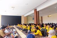 Ketua Komisi l Dempo Xler Dewan Perwakilan Rakyat Daerah (DPRD) Provinsi Bengkulu terima kunjungan dari 150 mahasiswa universitas Dehasen Bengkulu di gedung DPRD Provinsi Bengkulu, Selasa (21/3/2023).