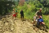 Tampak Jalan Ancur di Desa Suban