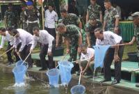 Pemkab BU, Bersama Kodim 0423 BU Dan Danrem 041 Bengkulu Brigjen TNI Rahmacd Zulkarnaen Mengikuti gerakan Nasional ketahanan pangan Nasional