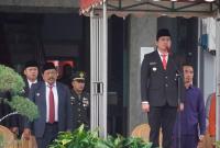 Wakil Bupati BU Arie Septia Adinata SE, MA.p selaku ispektur upacara hari pahlawan di halaman kantor Bupati BU 