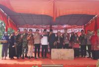 bupati bengkulu utara, ir H. Mian, didampingi ketua tim penggerak pkk, ny. hj. eko kurnia ningsih, dan wakil bupati bengkulu utara, arie septia adinata, s.e, m.ap, wakil gubernur bengkulu, dr. h. rosjonsyah, s.ip, m.si, bertempat di kecamatan kerkap,