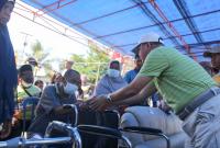  Penyerahan Bantuan Kursi Roda & Alat Bantu Dengar kepada warga di Halaman Mess Pemda Provinsi Bengkulu, Jum’at (17/02)