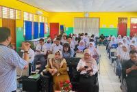 Anggota DPRD Provinsi Bengkulu, Usin Abdisyah Putra Sembiring SH.MH, melakukan Sosialisasi tentang Hak Asasi Manusia (HAM) dan Demokrasi kepada para siswa dan dewan guru di SMA Negeri 1 Kota Bengkulu, Selasa (21/3/2023).