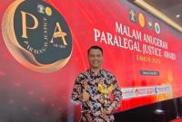 Lurah Gununggedangan, saudara Andika Dewantara yang telah berhasil meraih penghargaan Paralegal Justice Award 2023, Sabtu (3/6/2023).