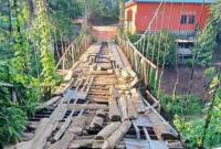 Jembatan Rusak di Desa Ulak Tanding, Kecamatan Batik Nau, Kabupaten Bengkulu Utara.