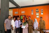 Pemdes bersama unsur tripaka kecamatan lais membagikan BLT dd secara simbolis