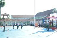 Lembaga Pemasyarakatan Kelas IIA Watampone menggelar upacara di lapangan tennis Lapas Watampone Jalan Yos Sudarso Kabupaten Bone Sulawesi Selatan, Senin (21/8/2023).