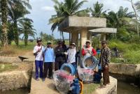 Dinas TPHP bantu petani Sukaraja lakukan pengairan sawah.
