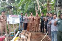 Bersama unsur tripika pemdes desa pal 30 Dilokasi ttik nol sumur bor