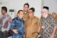 Penjabat Walikota Bengkulu, Arif Gunadi, menerima kunjungan Dirjen Bangda Kemendagri, Suryo Putro, beserta tim Courtesy Visit dan Pelingkupan Program CIP di Balai Kota Merah Putih, Kelurahan Pekan Sabtu.