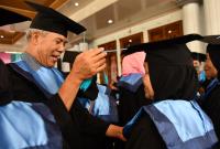 Sekolah Lansia Desa Dusun Sawah dan Kelurahan Dusun Curup gelar wisuda peserta didik di Pendopo Rumah Dinas Bupati, Rabu (22/11/23).