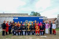 Foto bersama usai upacara Hari Bhakti PU di Benteng Marlborough.