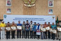Penganugerahan keterbukaan Informasi Publik Badan/Lembaga Pemerintah.