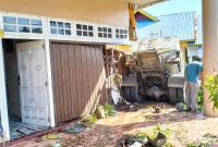 Unit Tengki terperosok di salah satu Rumah warga Dusun Baru