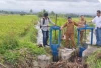 Tantawi Dali saat Sidak Bersama PUPR Bengkulu Ke Irigasi Kemumu