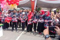 Pemotongan pita oleh bupati dan ketua DPRD BU