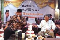 Ketua Umum JMSI Teguh Santosa (Kiri) Ketika Berbicara Dihadapan Pengurus Daerah JMSI Kalimantan Selatan di Banjarmasin, Selasa malam (4/4).