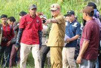 Dilaksanakannya Titik Nol Pembangunan PPN di Desa Pasar Seluma Kecamatan Seluma Selatan Kabupaten Seluma, tepatnya di Pelabuhan Pendaratan Ikan (PPI) Seluma oleh Gubernur Bengkulu Rohidin Mersyah didampingi Bupati Seluma Erwin Octavian, Selasa (20/06). 