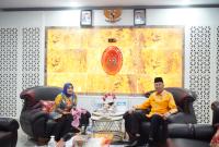 Sekretaris Daerah Provinsi Bengkulu Isnan Fajri bersilaturahmi dengan Kajati Bengkulu Rina Virawati, di Ruang Kerja Kajati Bengkulu, Jum'at (10/11). 