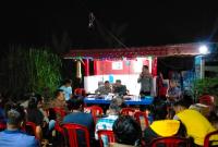 Polisi Sambang Poskamling Sembari Berikan Arahan Larangan Karhutla