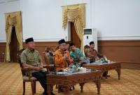 Video Call dengan Jamaah Haji asal Bengkulu, Gubernur Rohidin Pesan Jaga Kesehatan