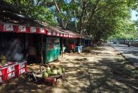 Kawasan pedagang Danau Dendam Tak Sudah.