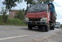 Truk muatan batu bara.