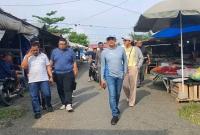 Bupati Gusnan Mulyadi turun ke Pasar Ampera.
