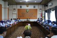 RSUD Hasanuddin Damrah menggelar rapat koordinasi hari ini, Rabu (17/4/24), bersama Bupati Gusnan Mulyadi.
