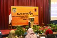 Asisten III Nandar Munadi, membuka acara Rapat Koordinasi (Rakor) Penyusunan Dokumen Rencana Kontinjensi Bencana Banjir Provinsi Bengkulu di Hotel Santika Bengkulu, Kamis (16/5/2024).