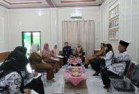 Sosialisasi gerakan PBLHS yang dilakukan Dinas LHK Provinsi Bengkulu dengan mendatangi sekolah Program Adiwiyata. (Swandi~PenaRafflesia.Com)