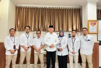 Sekda Isnan Fajri dan Kadis Kominfotik Oslita bersama lembaga penyiaran TVRI, Sabtu (9/11/2024). (Swandi-PenaRafflesia.Com)