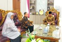 Plt Gubernur Rosjonsyah saat menerima perwakilan BI Bengkulu di ruang kerjanya, Rabu (4/12/2024). (Angga~PenaRafflesia.Com)