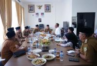 Plt Gubernur Rosjonsyah bersama Kanwin ATR/BPN Provinsi Bengkulu saat membahas persiapan kegiatan GTRA belum lama ini. (Mezi~PenaRafflesia.Com)