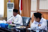 Plt Gubernur Rosjonsyah saat memimpin jajaran Pemprov Bengkulu mengikuti evaluasi Pilkada Serentak 20204 yang diseleggarakan Kemendagri RI, Rabu (4/12/2024). (Agung~PenaRafflesia.Com)