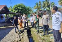 Polri Bersama TNI Perangi Aedes Aegypti Penyebab DBD FOto/Dok: Surya